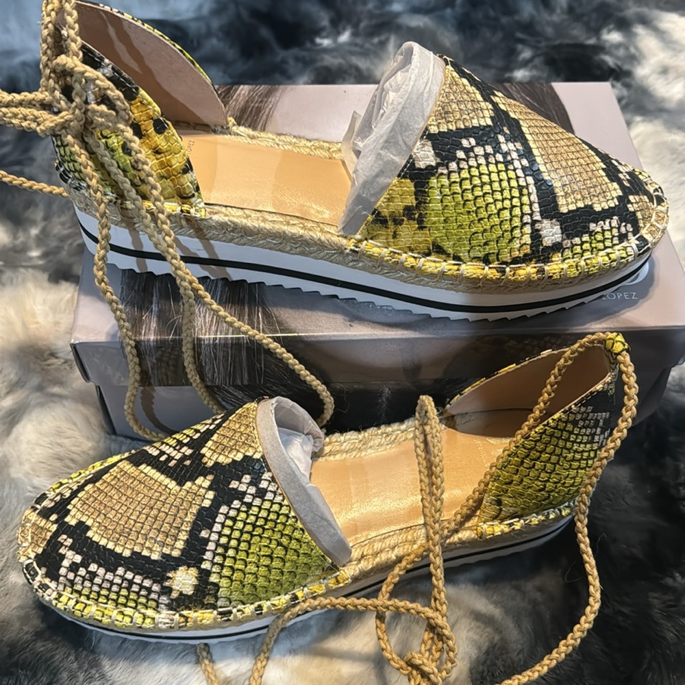 NWT Jennifer Lopez Size 10 Yellow Multi Snake Print Tie Around The Leg Slip On - Picture 7 of 9